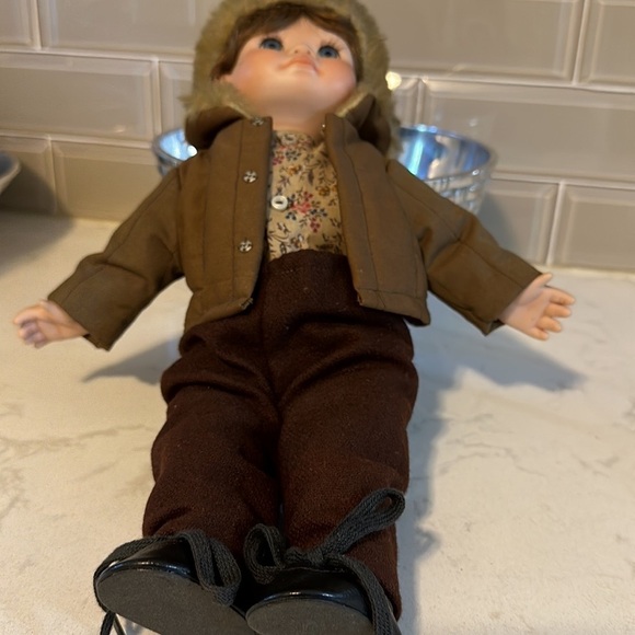 Lloyd & Lee Middleton Scottie Porcelain doll - Picture 3 of 8